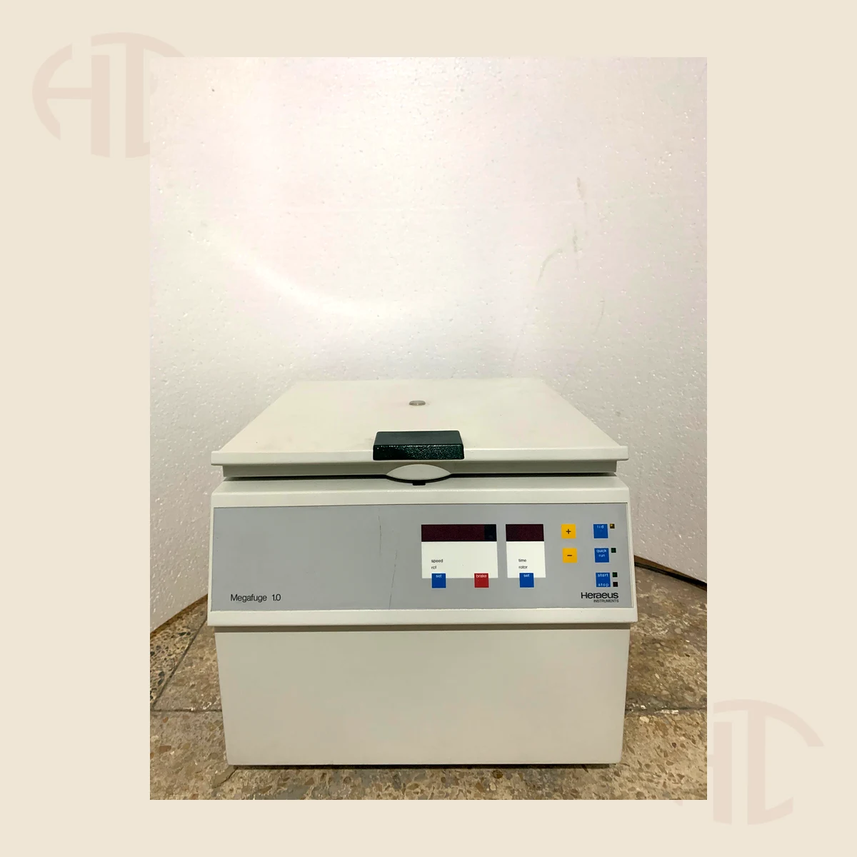 Heraeus Megafuge 1.0 Centrifuge view 3