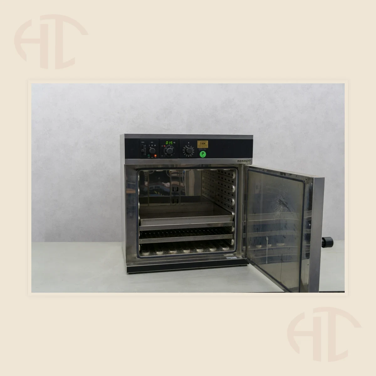 Memmert ULM 500 Forced-Air Laboratory Oven view 3