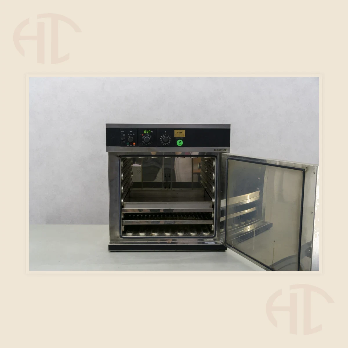 Memmert ULM 500 Forced-Air Laboratory Oven view 4